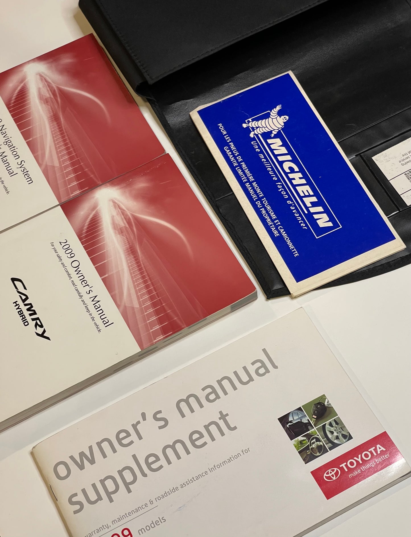 2009 Toyota Camry Hybrid Owner's Manual.