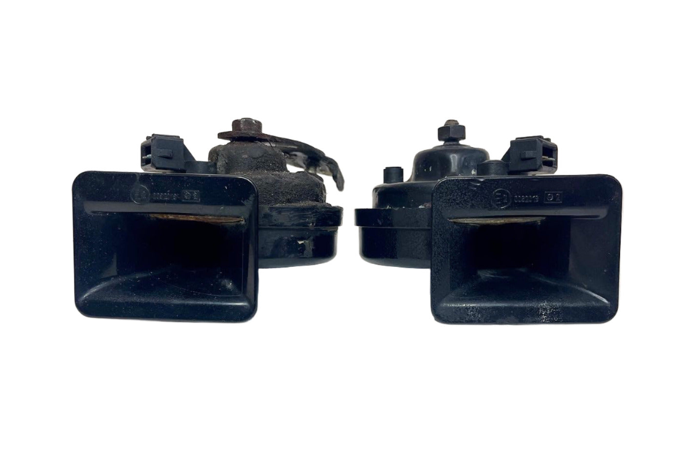 Genuine 1998-2004 Volkswagen Golf (Mk4) High&Low Klaxon Horns + Low tone mounting bracket.