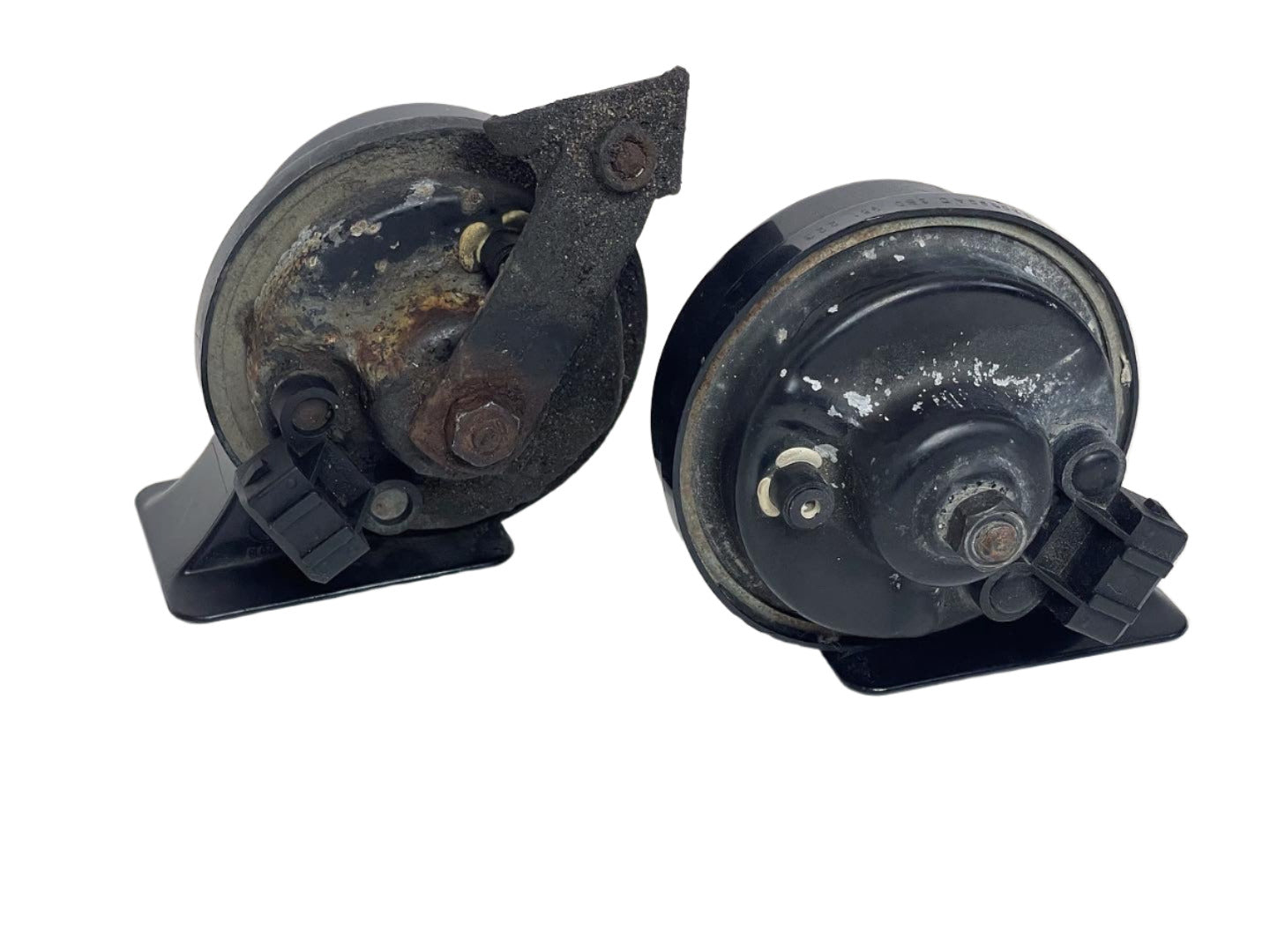 Genuine 1998-2004 Volkswagen Golf (Mk4) High&Low Klaxon Horns + Low tone mounting bracket.