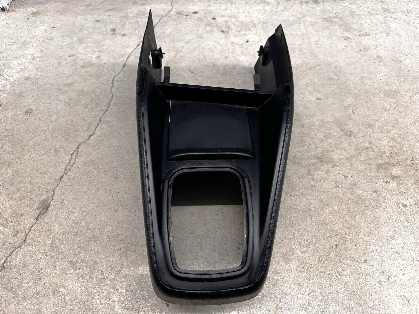 Genuine 2008-2009 Volkswagen Jetta City centre coin tray console.