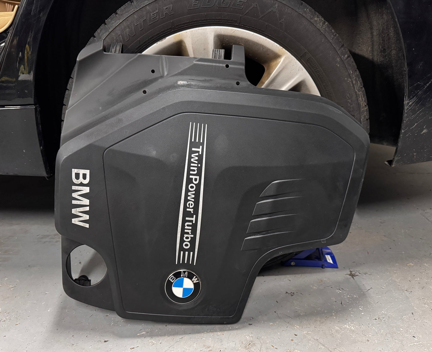 Genuine 2013 Bmw 320i/328i Xdrive F30 N20 engine top plastic cover.