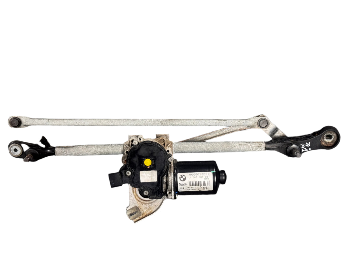 Genuine 2013 Bmw 328i Xdrive F30 windshield wiper linkage with motor.